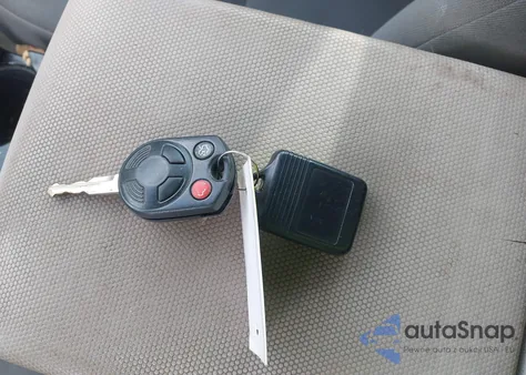 2010 Ford Escape Xls из США, поврежденный, VIN 1FMCU0C77AKA54374